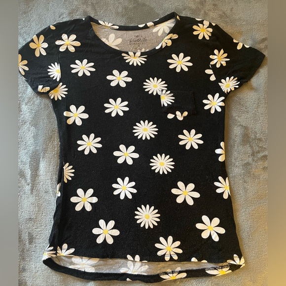 Black blouse, round neck, with white flower design - Picture 1 of 2